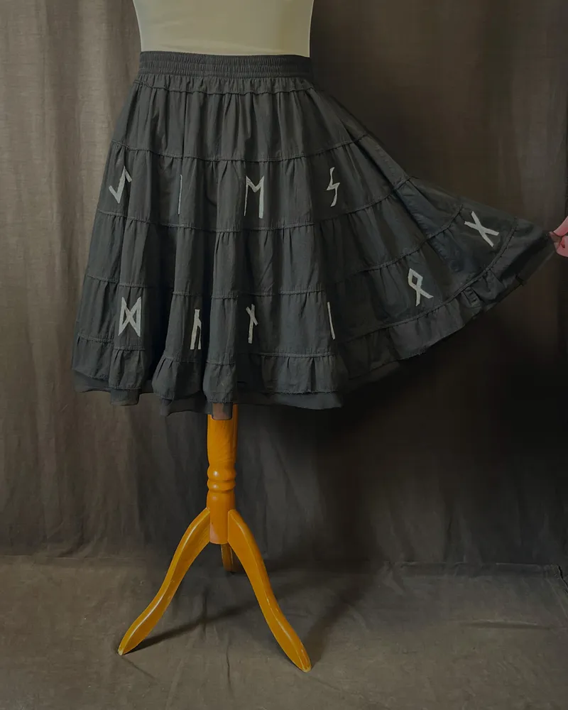 L-XL | Jupe Futhark | Upcycling, vêtement gothique fait main
