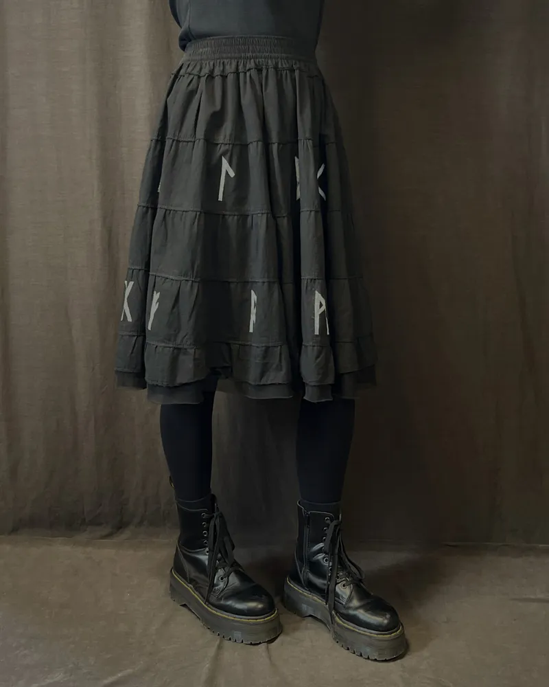 L-XL | Jupe Futhark | Upcycling, vêtement gothique fait main (2)