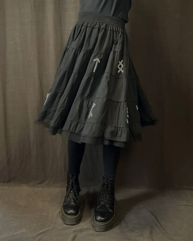 L-XL | Jupe Futhark | Upcycling, vêtement gothique fait main (3)