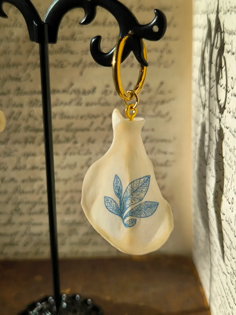Boucles d'oreilles - omoplates de fouine motifs porcelaine, handmade gothic jewelry (2)