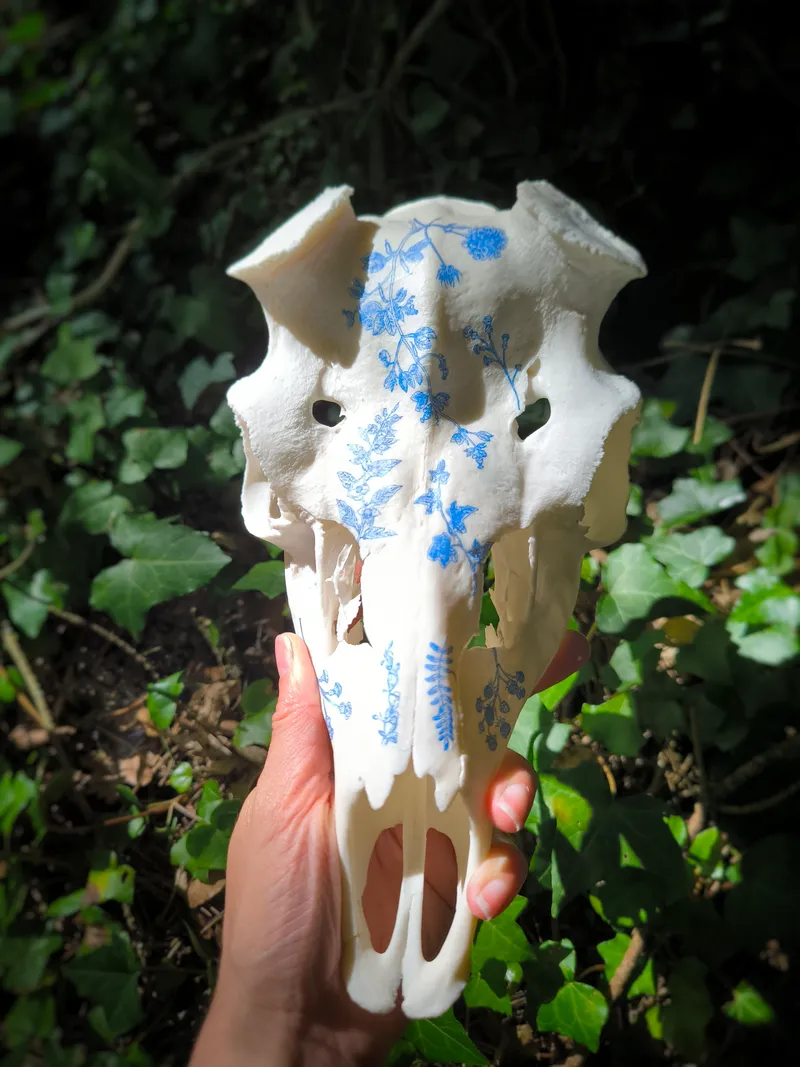 Crâne de cerf sika - motifs porcelaine, handmade gothic home decor (2)