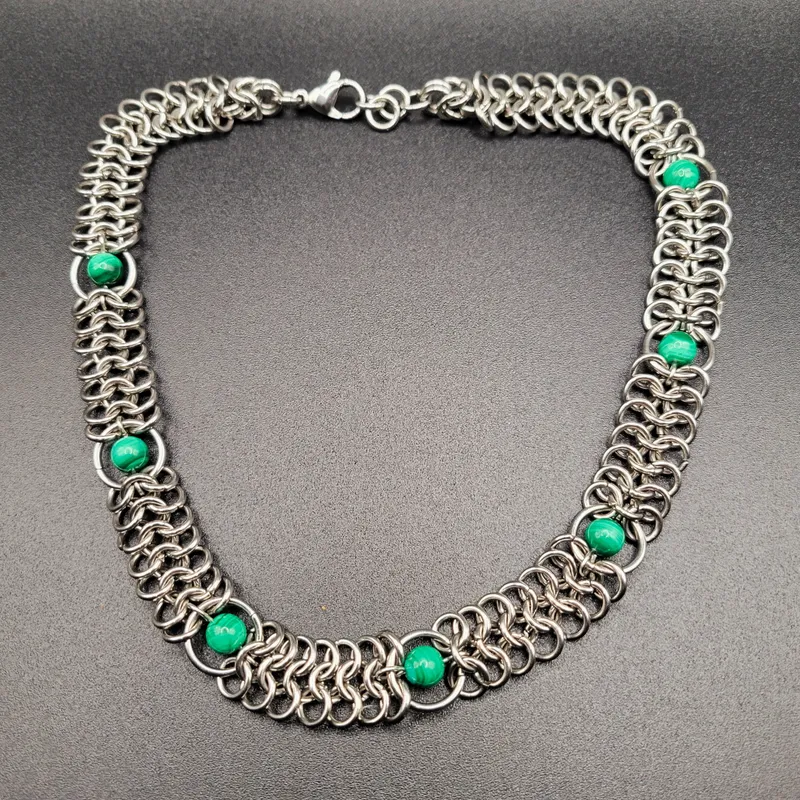Choker chainmaille Alme - Sodalite, bijou gothique fait main (3)