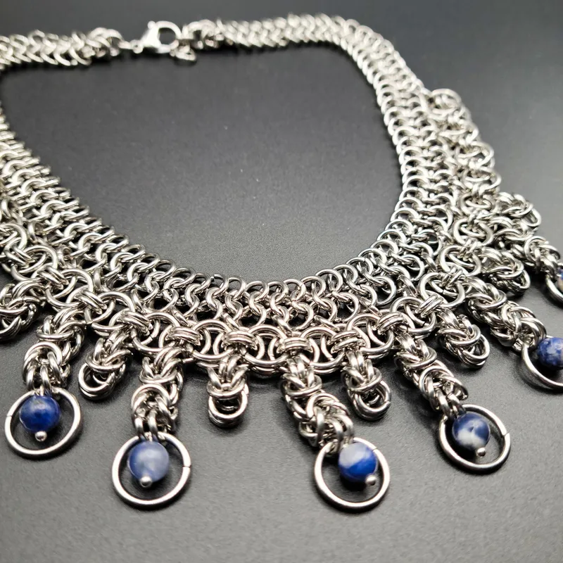 Collier chainmaille Kara - Sodalite, handmade gothic jewelry