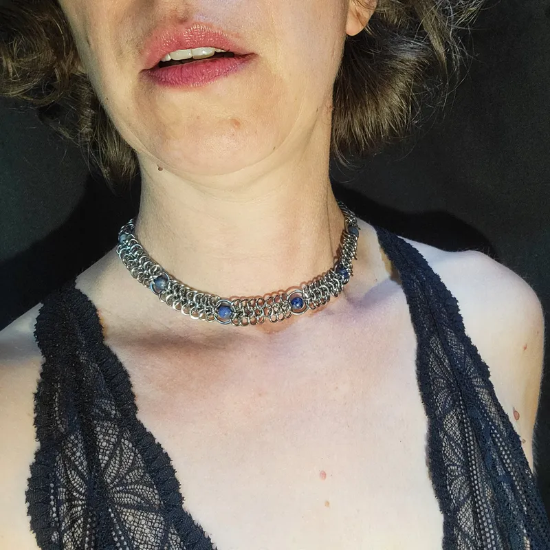 Choker chainmaille Alme - Malachite, bijou gothique fait main (3)