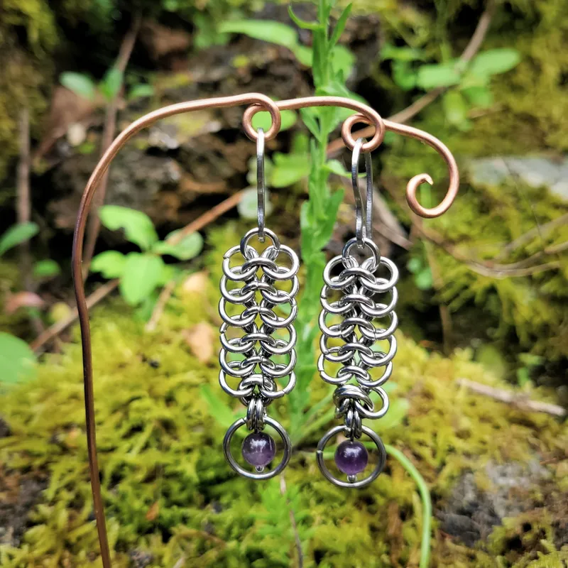 Boucles d'oreilles chainmaille Vael — Jaspe rouge, handmade gothic jewelry (3)