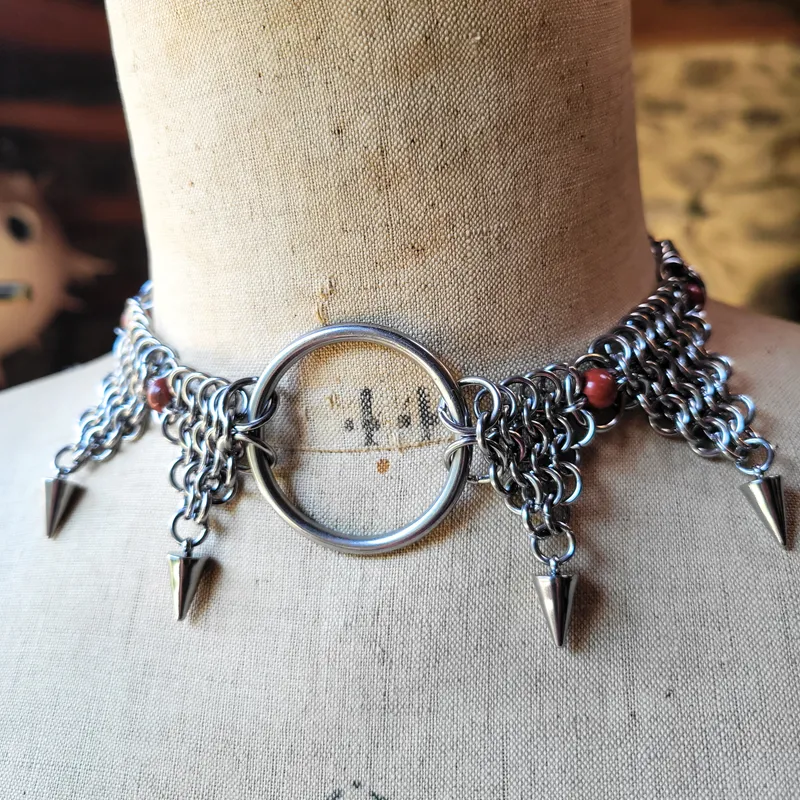 Collier chainmaille Yrsa — Choker — Jaspe rouge, handmade gothic jewelry (2)