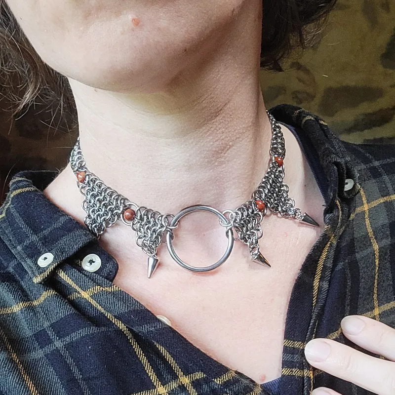 Collier chainmaille Yrsa — Choker — Jaspe rouge, handmade gothic jewelry (3)