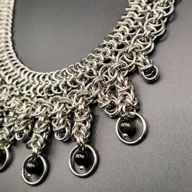 Collier chainmaille Kara - Obsidienne, handmade gothic jewelry (3)