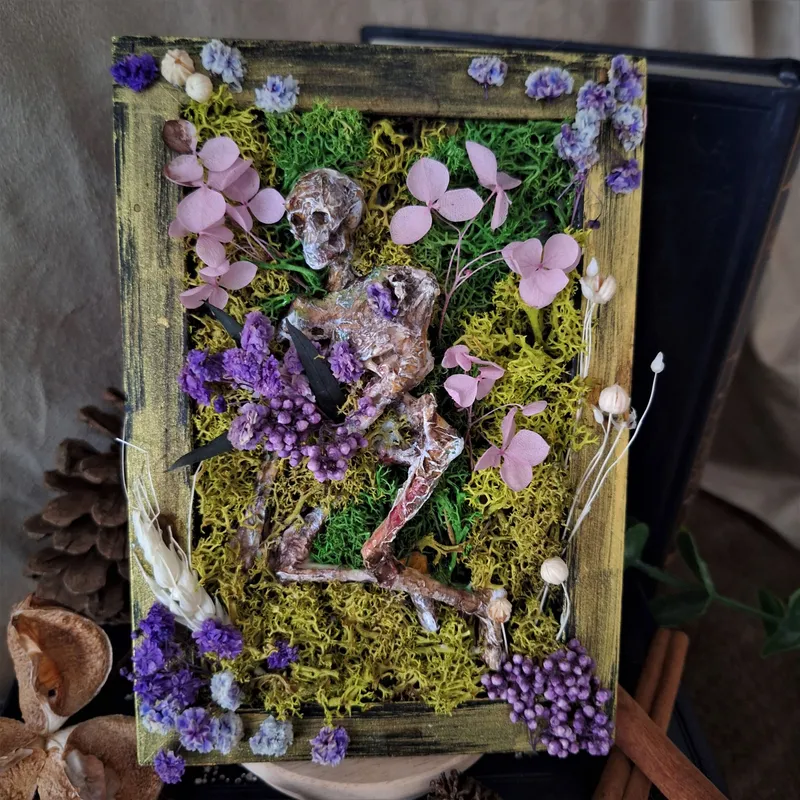 Le dormeur, handmade gothic home decor
