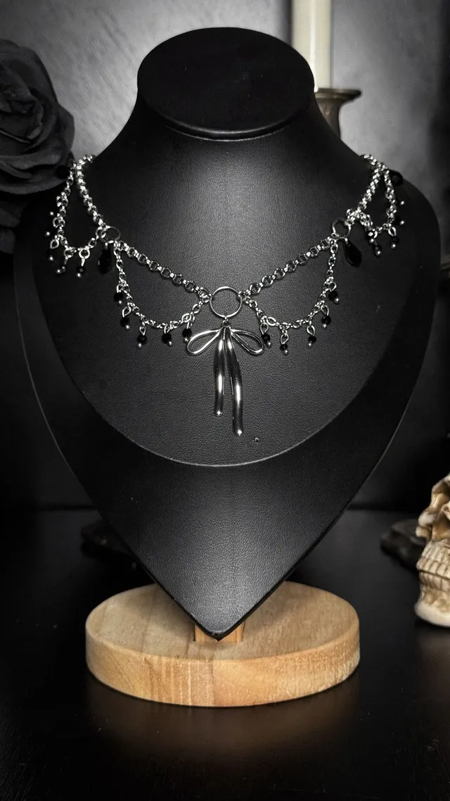 Midnight Ribbon, bijou gothique fait main