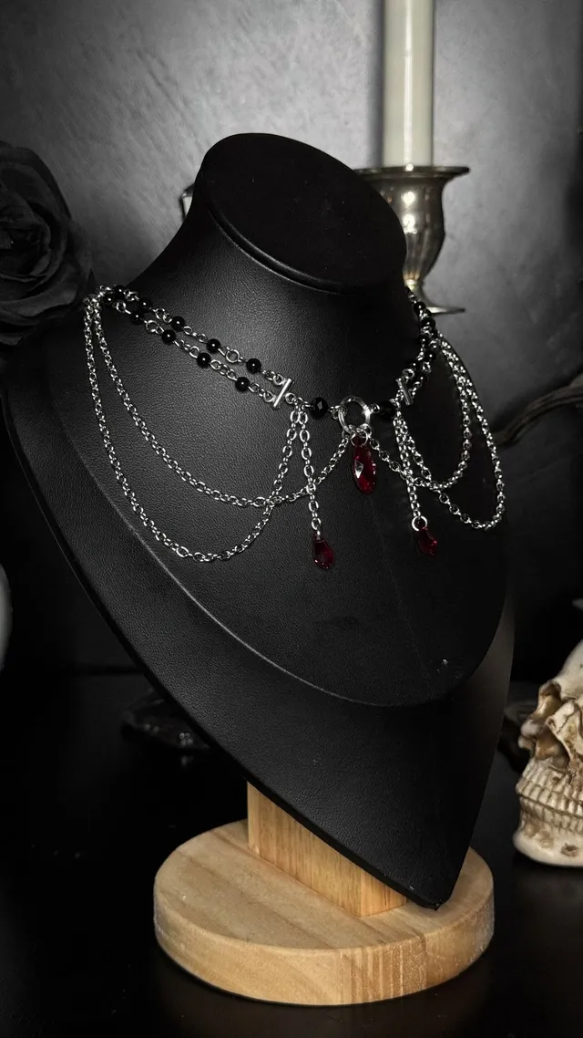 Crimson Tears, bijou gothique fait main (2)