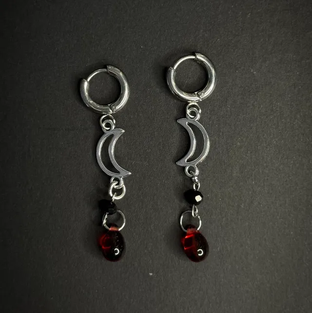 B.O "Lune rouge", bijou gothique fait main