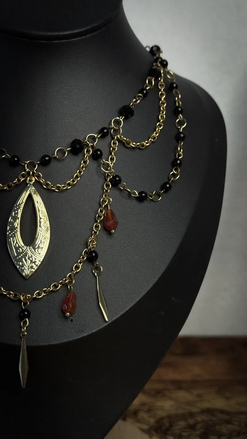 Collier « Ching Shih », bijou gothique fait main (2)