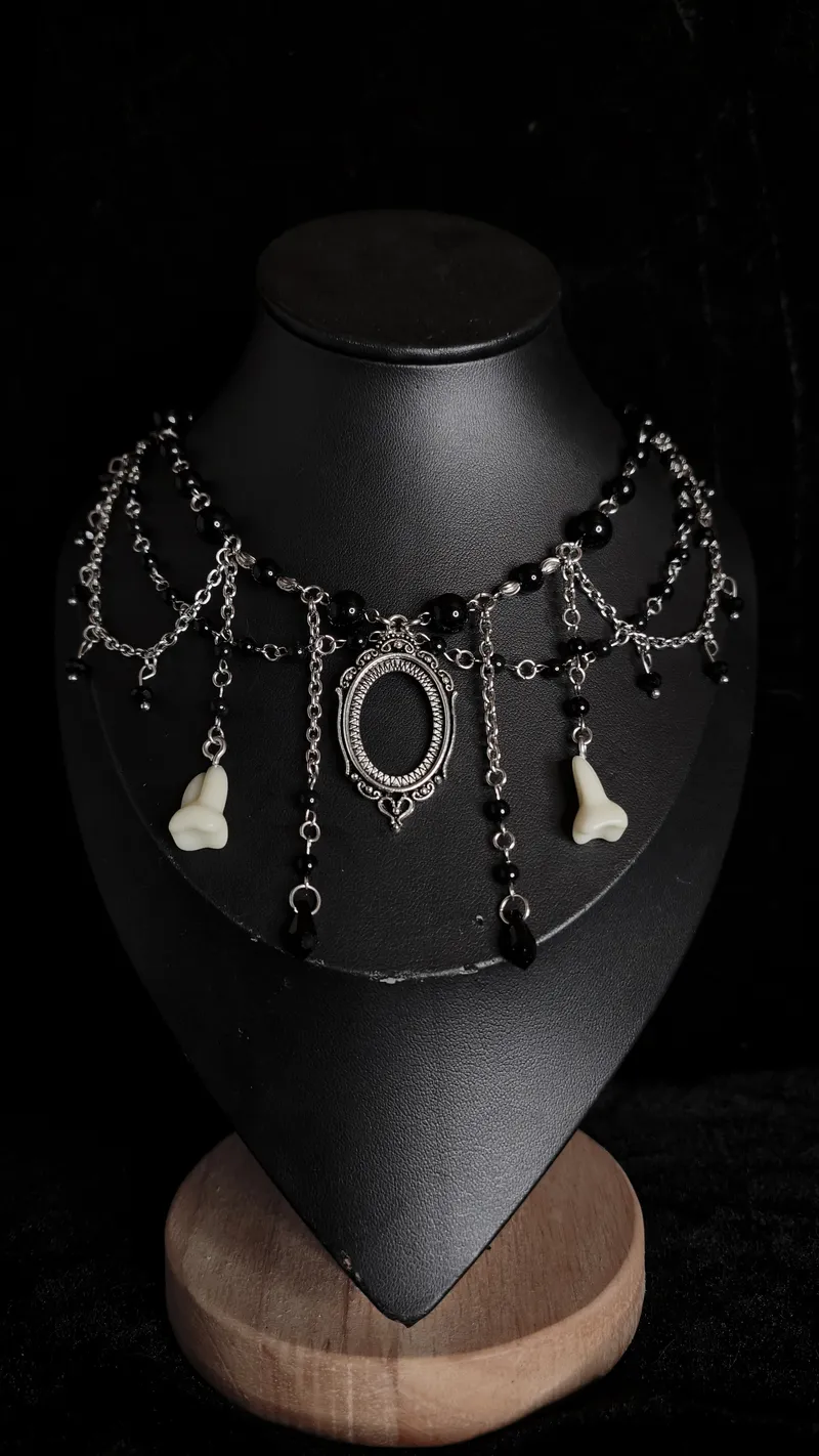 Collier "The Missing Teeth", bijou gothique fait main