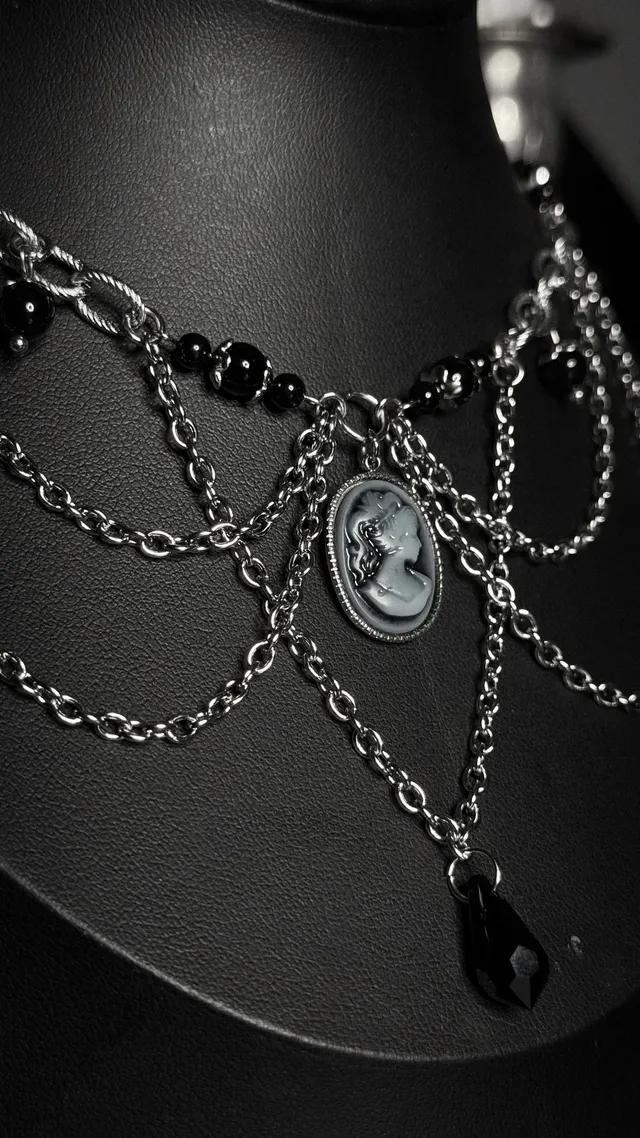 Collier "The Lady's Secret", bijou gothique fait main (3)