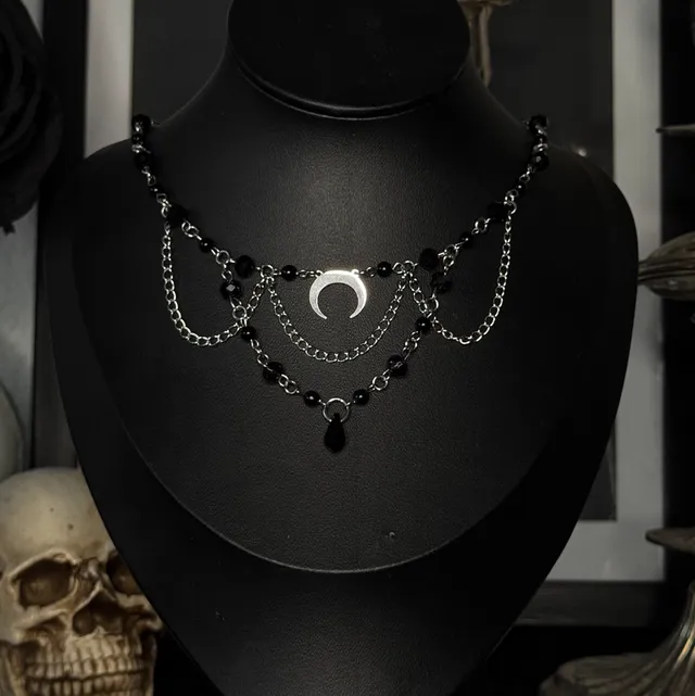 Collier « Violet Moon », handmade gothic jewelry