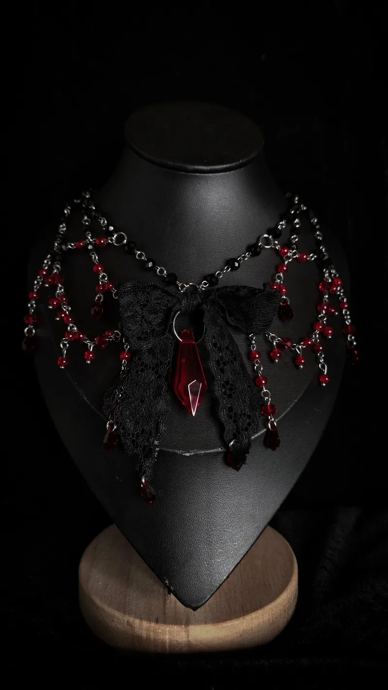 Collier "Bloody Ribbon", bijou gothique fait main