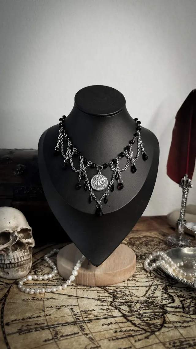 Collier "Charlotte de Berry", bijou gothique fait main