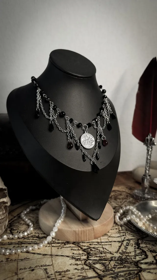 Collier "Charlotte de Berry", bijou gothique fait main (2)