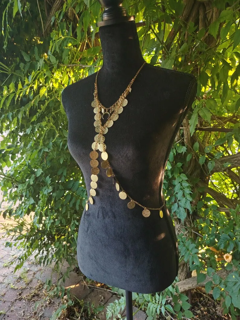 Body chain tribal doré · Bijou de corps païen · Parure de danseuse · Body jewelry bohème · Croissant de lune · Festival outfit — 2
