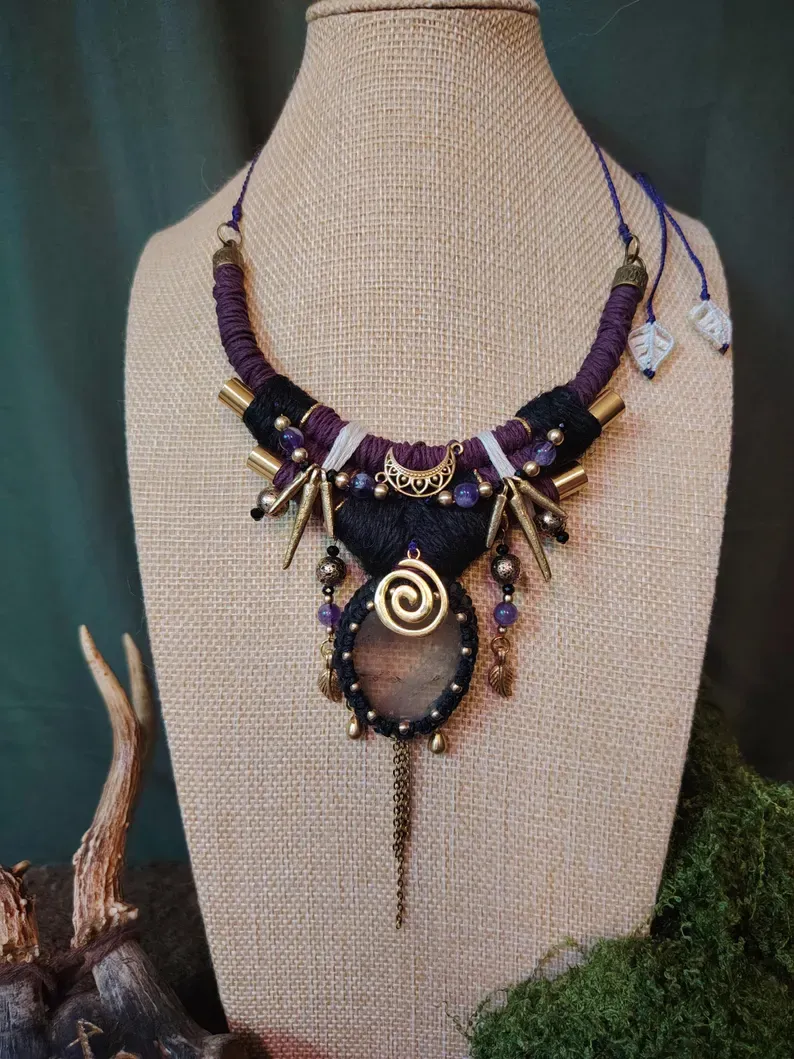 Collier Cerridwen en chanvre · Cristal de roche et améthyste · Collier païen · Bijou bohème · Dark folk ·