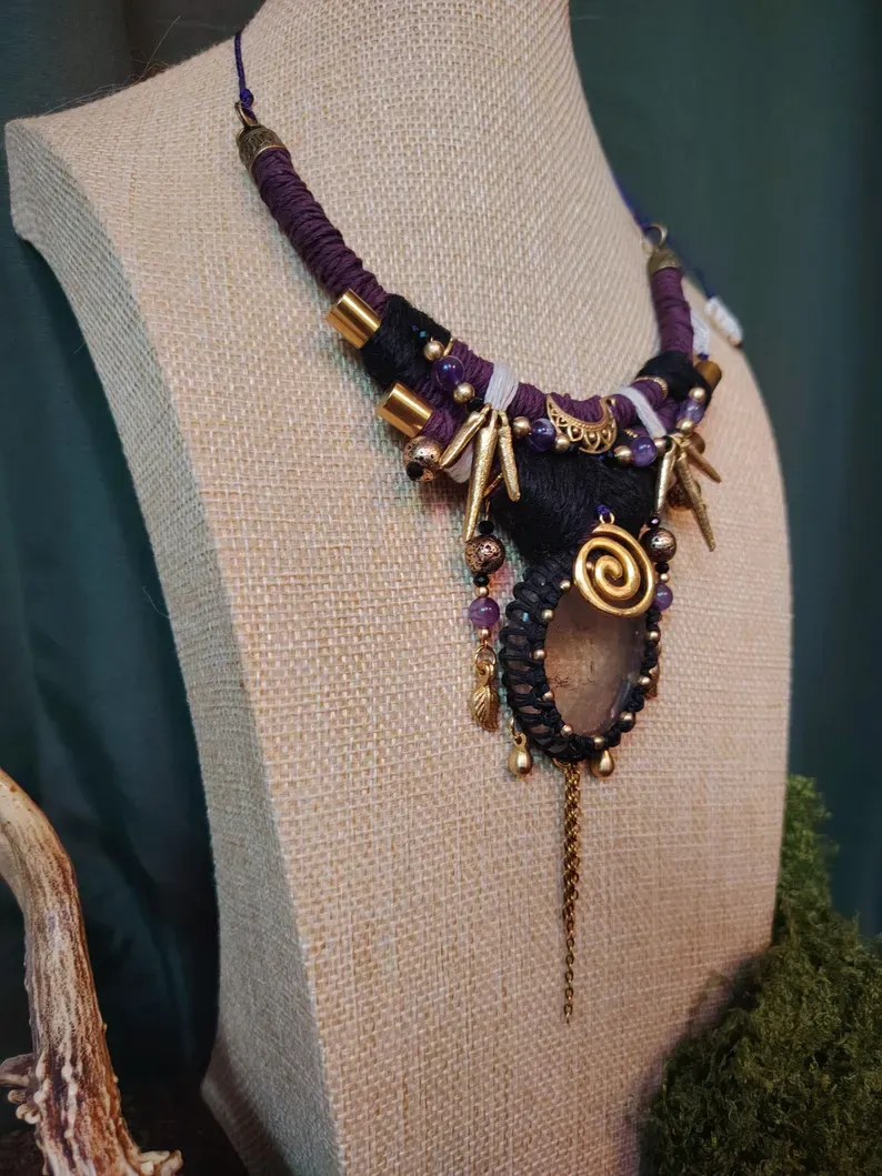 Collier Cerridwen en chanvre · Cristal de roche et améthyste · Collier païen · Bijou bohème · Dark folk · — 2