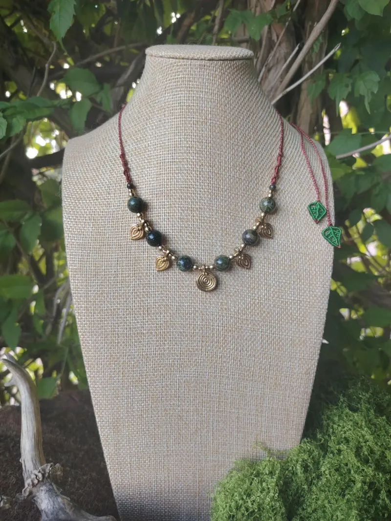 Collier Jaspe Sanguin · Collier Pierre Naturelle · Bijou Païen Fait Main · Collier Tribal Boho · Bijou avec Laiton, bijou gothique fait main