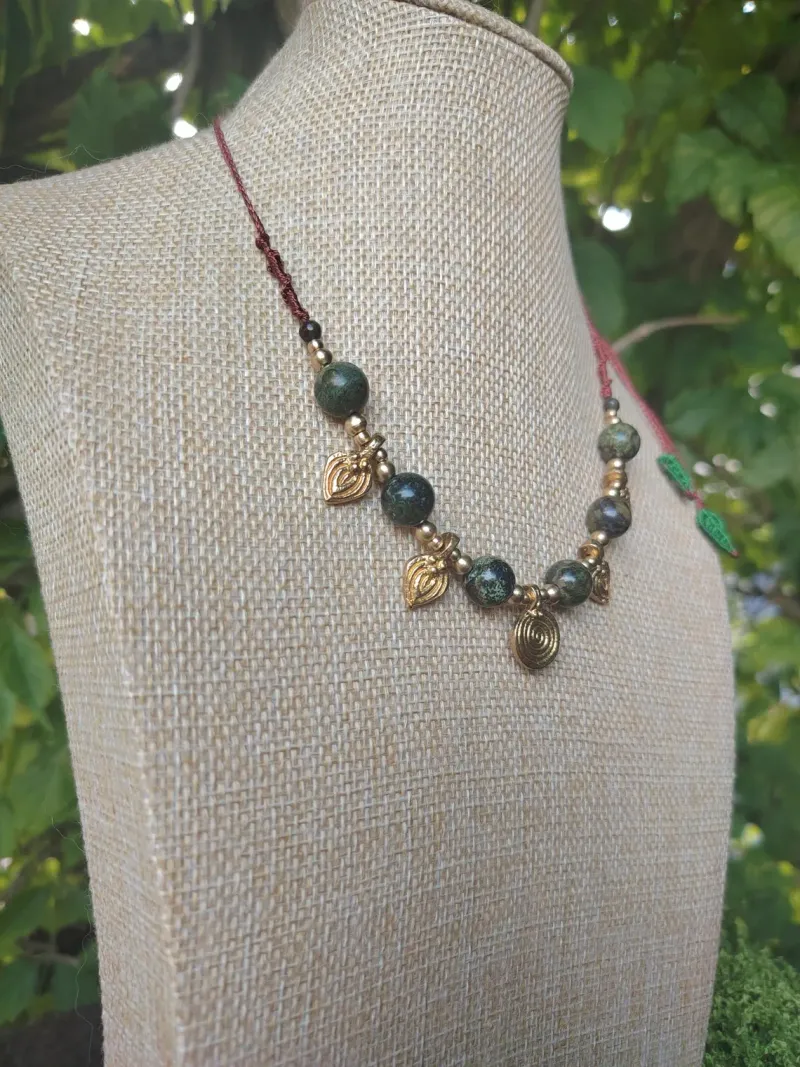 Collier Jaspe Sanguin · Collier Pierre Naturelle · Bijou Païen Fait Main · Collier Tribal Boho · Bijou avec Laiton, bijou gothique fait main (2)