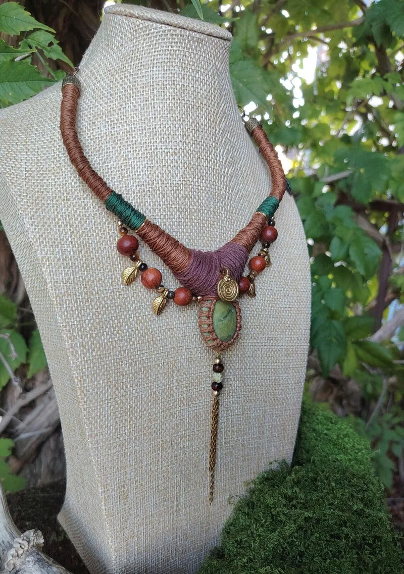 Collier druide jaspe kambaba · Collier bohème en chanvre · Bijou païen fait main · Collier nature et forêt · Bijou artisanal, handmade gothic jewelry (2)