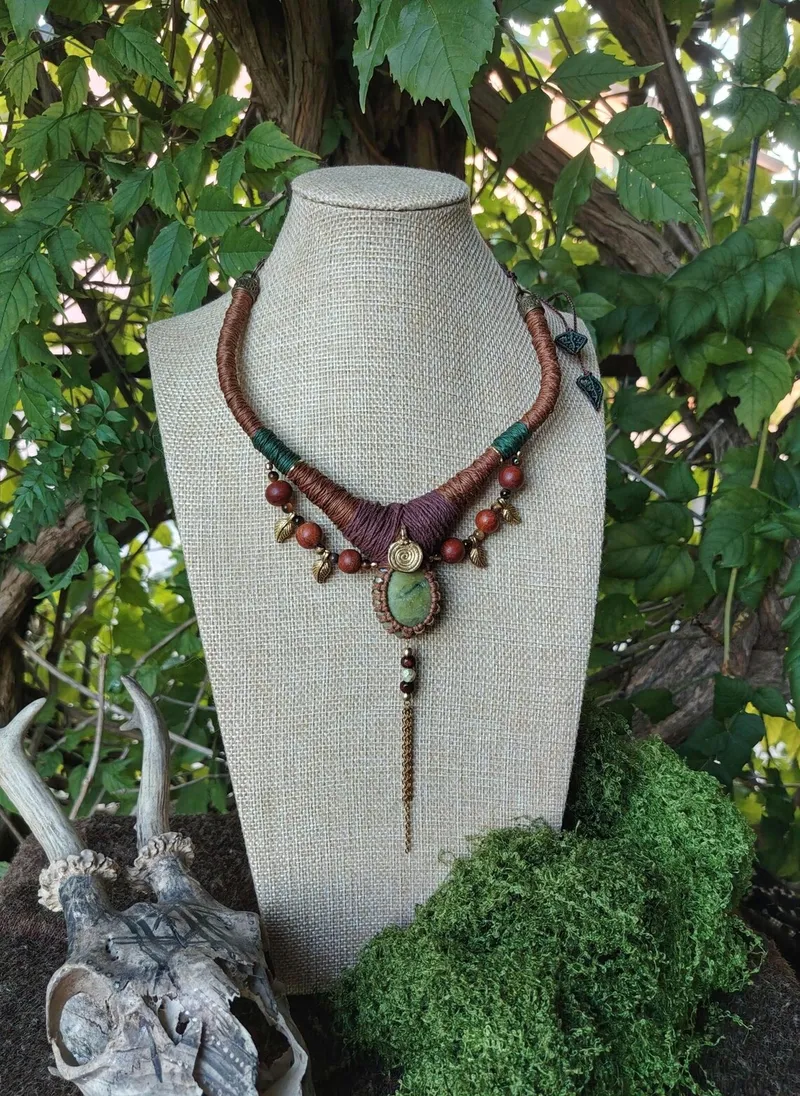 Collier druide jaspe kambaba · Collier bohème en chanvre · Bijou païen fait main · Collier nature et forêt · Bijou artisanal