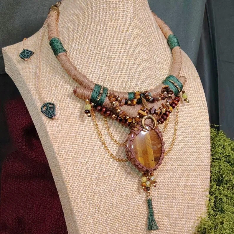 Collier Œil de Tigre Bohème Tribal · Bijou Païen Nature · Collier Talisman Fait Main · Bijou Sauvage · Collier Terre — 3