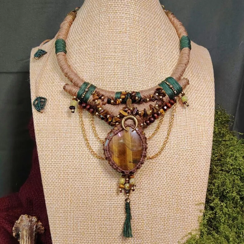 Collier Œil de Tigre Bohème Tribal · Bijou Païen Nature · Collier Talisman Fait Main · Bijou Sauvage · Collier Terre