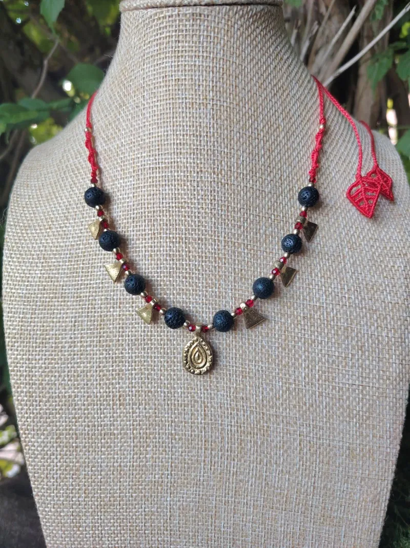 Collier pierre volcanique · Collier tribal · Bijou païen · Collier laiton · Bijou fait main · Collier alternatif, bijou gothique fait main
