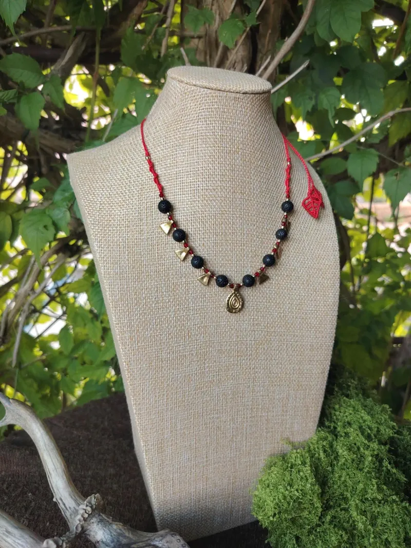 Collier pierre volcanique · Collier tribal · Bijou païen · Collier laiton · Bijou fait main · Collier alternatif, bijou gothique fait main (3)