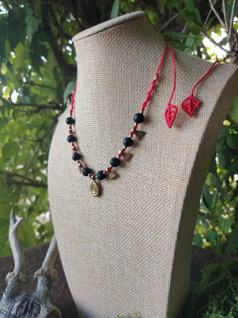 Collier pierre volcanique · Collier tribal · Bijou païen · Collier laiton · Bijou fait main · Collier alternatif, bijou gothique fait main (2)