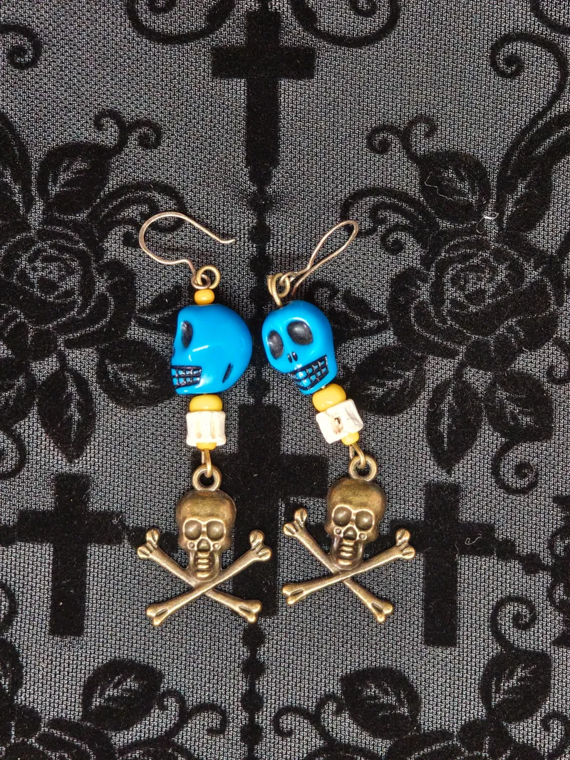 Bijoux, décoration et illustrations memento mori faits main