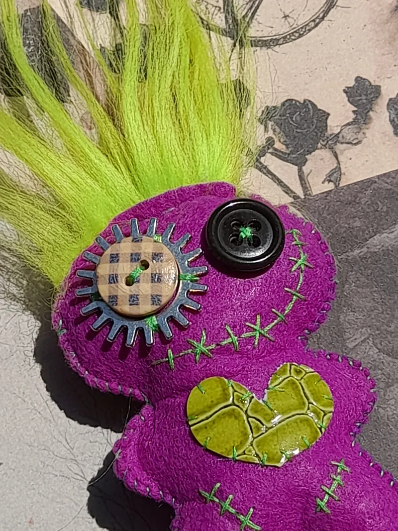 Poupee Vaudoo feutrine contre "La peur et les angoisses" — 3