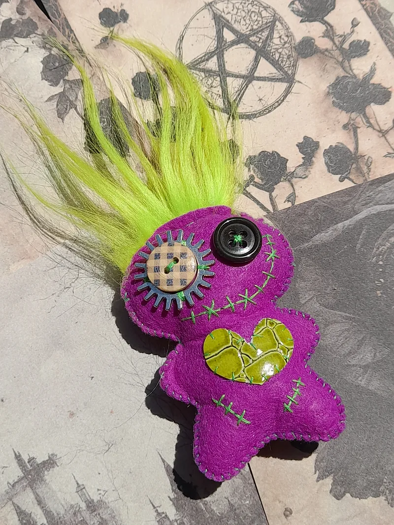 Poupee Vaudoo feutrine contre "La peur et les angoisses" — 2