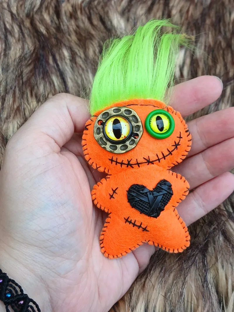 Poupée vaudoo "spooky"