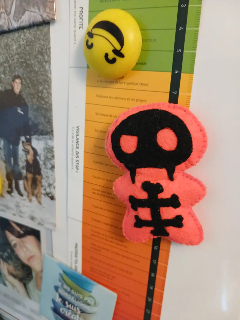 Magnet poupee Skull, handmade gothic home decor (2)