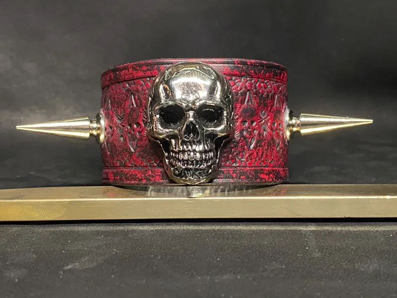 Bracelet – Crâne Écarlate, bijou gothique fait main