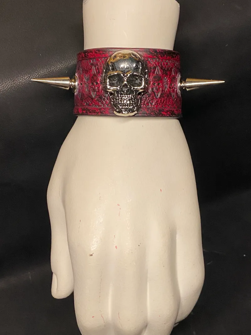 Bracelet – Crâne Écarlate, bijou gothique fait main (3)