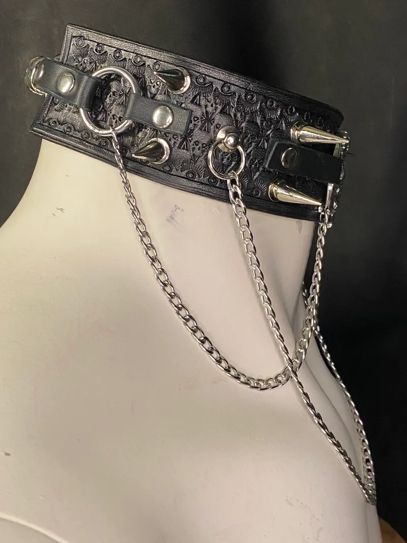Choker en cuir noir – Sceau infernal — 3