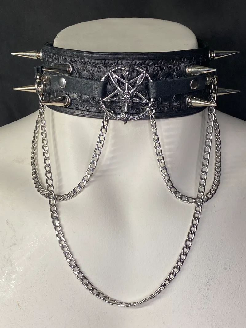 Choker en cuir noir – Sceau infernal