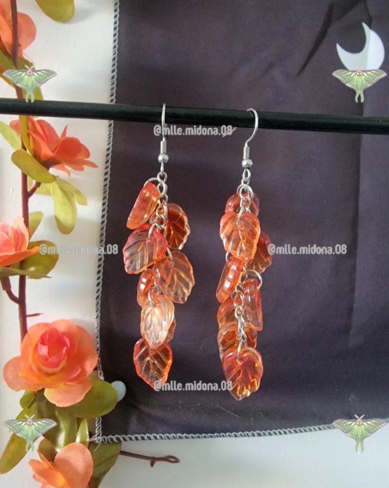 Boucle d'oreilles crochet feuille d'automne en verre, handmade gothic jewelry