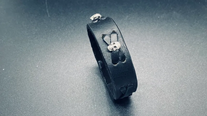 Bracelet en cuir Skull, accessoire gothique fait main