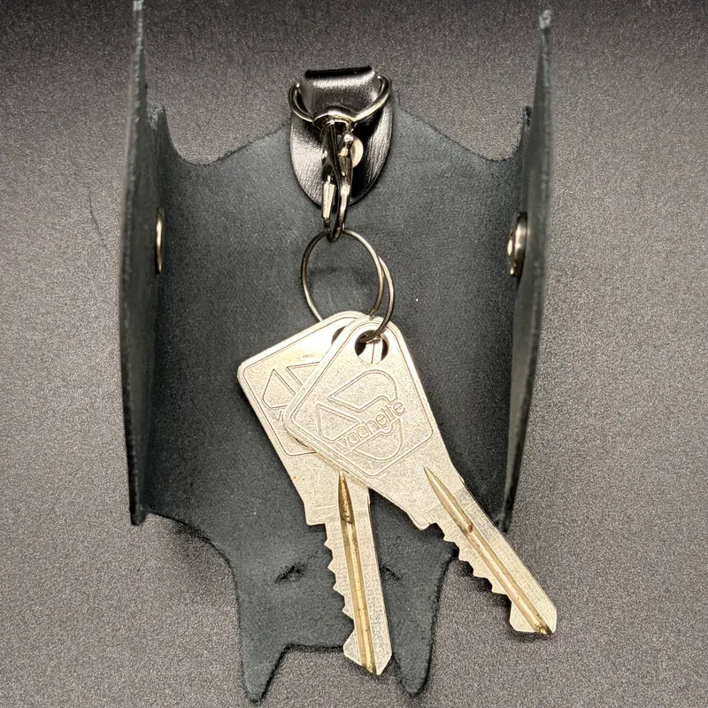 Protège-clés Chauve-Souris en cuir, accessoire gothique fait main (3)