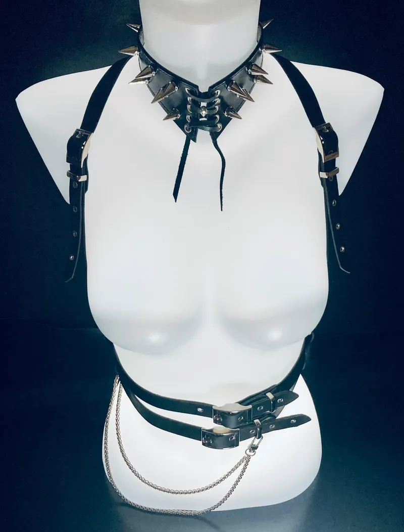 Harnais cuir noir tannage végétal | Chaînette décorative | Double ceinture & bretelles réglables, handmade gothic accessory