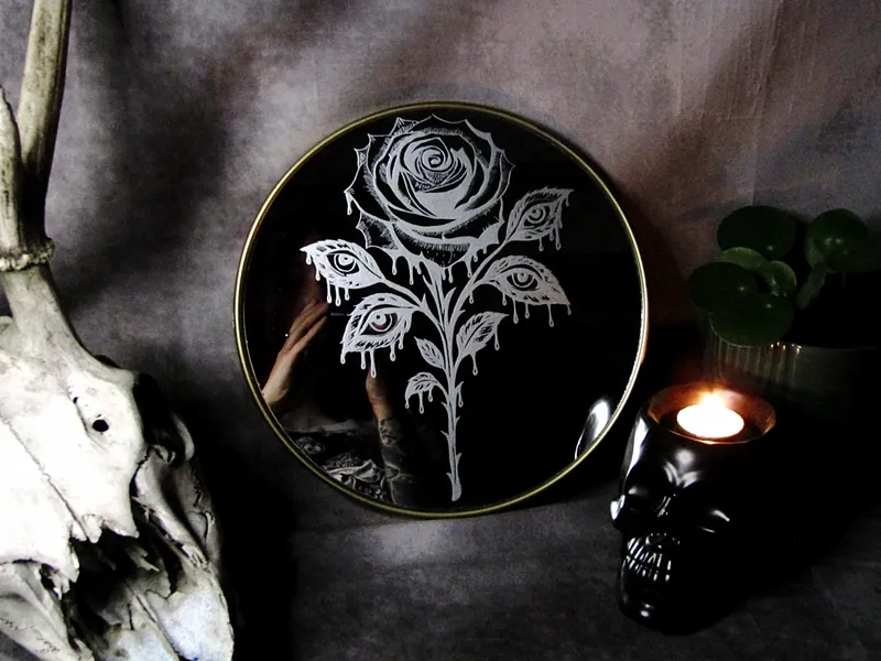 Eyes & Roses