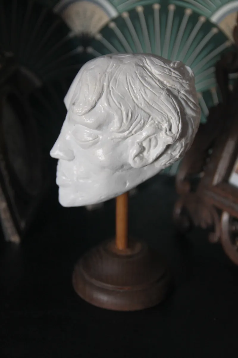 Sculpture demi visage et crane, décoration gothique pour cabinet de curiosité, décoration gothique faite main (3)